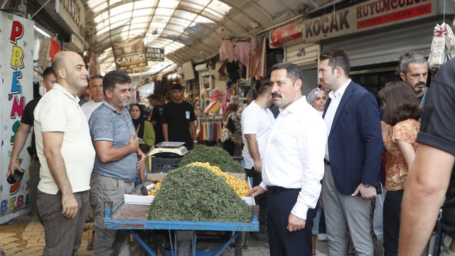 Hatay Valisi Mustafa Masatlı, tarihi Uzun Çarşı esnafını ziyaret etti