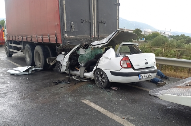 Manisa'da kamyonla çarpışan otomobilin sürücüsü yaralandı