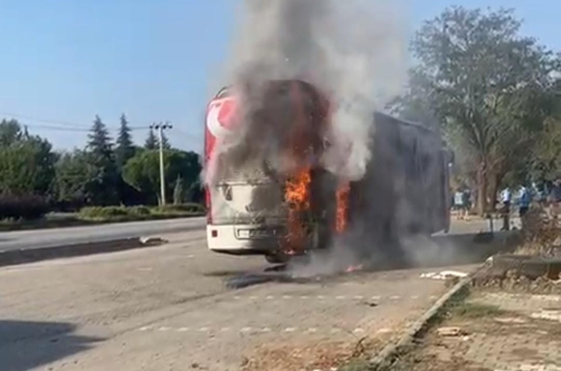 TFF 3. Lig ekibi 23 Elazığ FK'nin takım otobüsü Manisa'da çıkan yangında hasar gördü