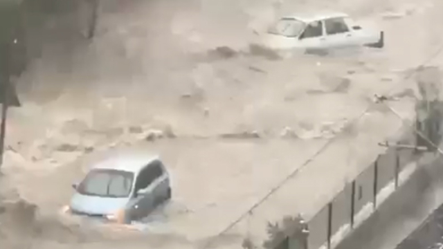 Adana'da sağanak sele neden oldu