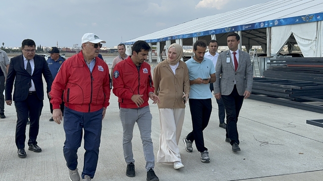 Adana Valisi Köşger, TEKNOFEST'in düzenleneceği havalimanındaki hazırlıkları inceledi