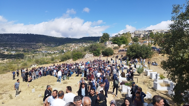 Mersin'de öldürülen aynı aileden 3 kişinin cenazeleri toprağa verildi