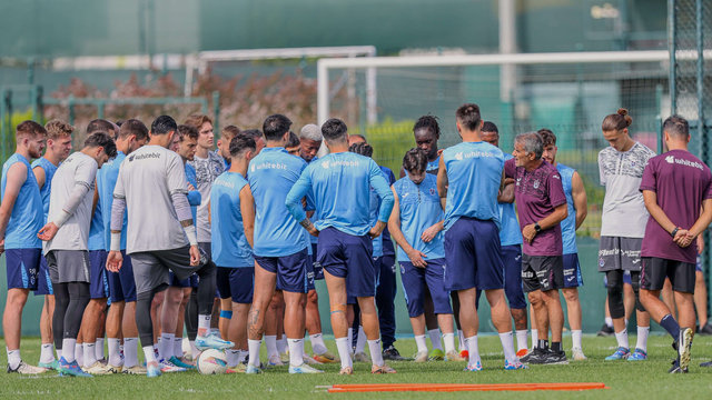 Trabzonspor, Gaziantep FK maçının hazırlıklarını tamamlayarak Gaziantep'e gitti