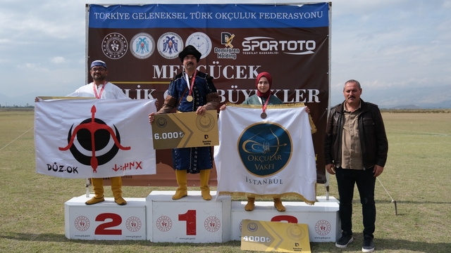 Mengücek Melik Gazi Büyükler Hava Koşusu Türkiye Şampiyonası, Erzincan'da sona erdi