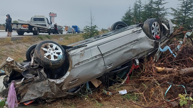 Yozgat'ta devrilen otomobildeki 1 kişi öldü, 3 kişi yaralandı