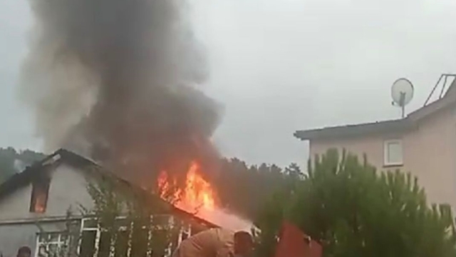 Bartın'da yangında mahsur kalan kadını jandarma kurtardı
