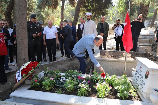 Şehit üsteğmen Yıldırım ve şehit öğretmen Tunca Edirne'deki kabirleri başında anıldı