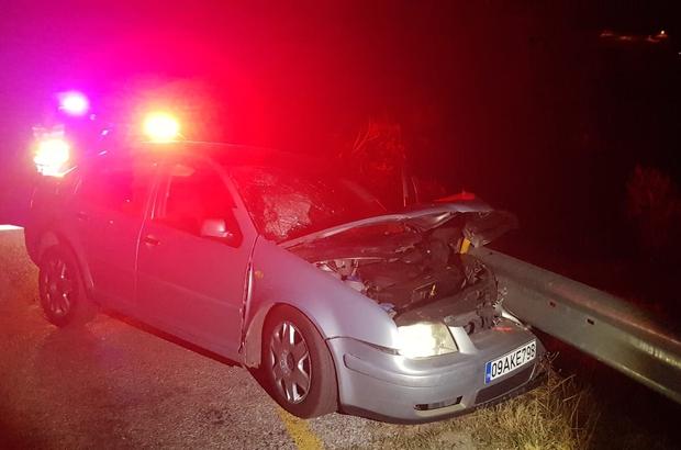 Aydın'da bariyere çarpan otomobildeki 1 kişi öldü, 1 kişi yaralandı