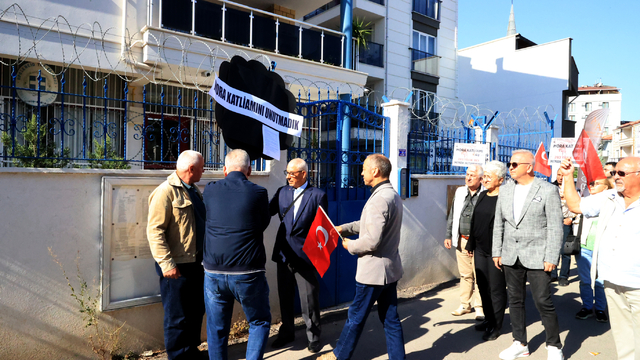 Edirne'de Yunanistan Konsolosluğu önüne siyah çelenk bırakıldı