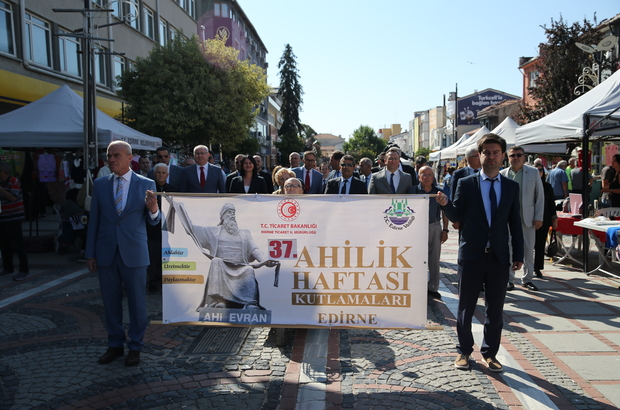 Edirne'nin ilk kadın ahisi Şükran Çetin yarım asırlık meslek yaşamında yüzlerce kuaför yetiştirdi