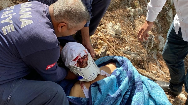 Adana'da kayalıktan düşen kişi yaralandı