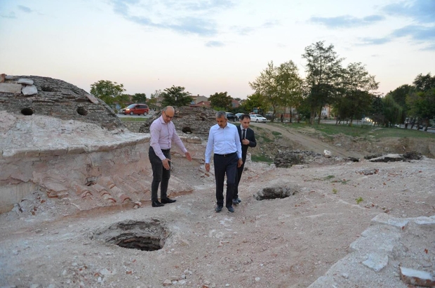 Edirne Valisi Sezer, Gazi Mihal Bey Hamamı'nda incelemede bulundu