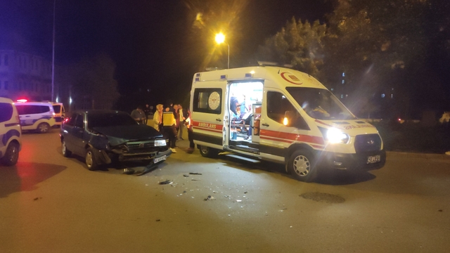 Seydişehir'de iki otomobilin çarpışması sonucu 1 kişi yaralandı