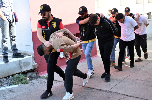 Adana'da 20 yaşındaki gencin bıçaklanarak öldürüldüğü kavgayla ilgili 5 zanlı tutuklandı