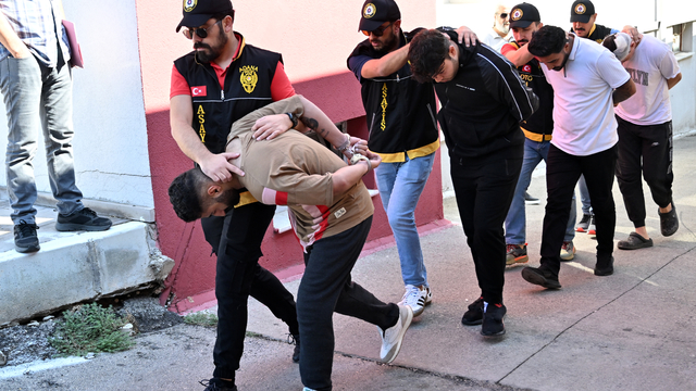 Adana'da 20 yaşındaki gencin bıçaklanarak öldürüldüğü kavgayla ilgili 5 zanlı tutuklandı