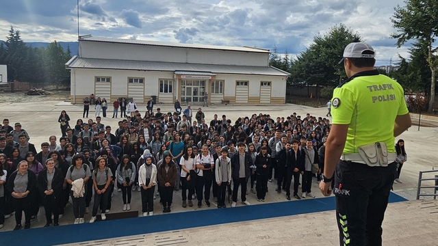 Gümüşhacıköy'de öğrencilere Trafik Güvenliği Eğitimi verildi