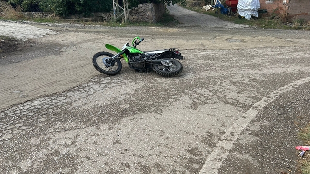 Sivas'ta devrilen motosikletin sürücüsü yaralandı