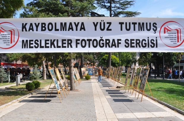 Eskişehir'de "Kaybolmaya Yüz Tutmuş Meslekler Fotoğraf Sergisi" açıldı