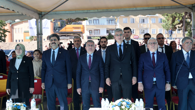 Sağlık Bakanı Memişoğlu, Sivas'ta bir okulun temel atma töreninde konuştu: