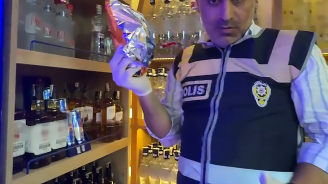 Tavan arasındaki cips paketinden tabanca çıktı