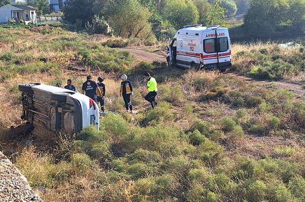 Bahşılı'da şarampole devrilen otomobilin sürücü yaralandı