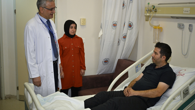 Kafatasına yerleştirilen işitme implantı sayesinde duymaya başladı