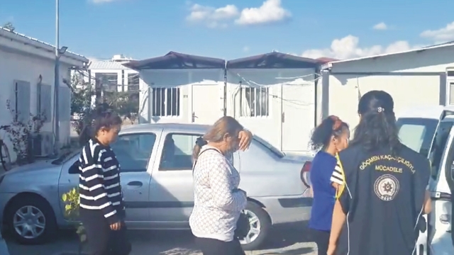 Masaj salonuna baskında çalışma izni olmayan 3 yabancı uyruklu kadın yakalandı