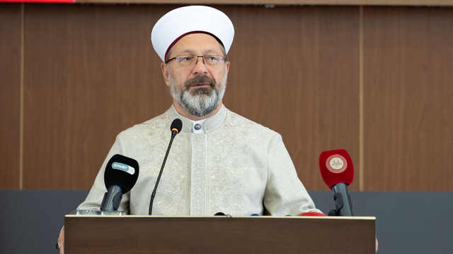 Diyanet İşleri Başkanı Erbaş, "Kur'an Ayetleri ve Bilimsel Veriler Işığında Arz Sempozyumu"nda konuştu: