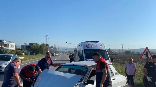 Osmaniye'de iki otomobilin çarpıştığı kazada 2 kişi yaralandı