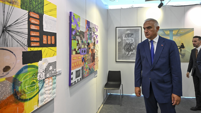 Bakan Ersoy, Ankara Kültür Yolu Festivali kapsamında ATO Congresium'daki sergi ve atölyeleri ziyaret etti