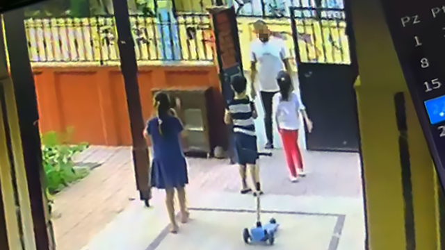 Bahçede oynayan çocuklara para verip, 'Çok tatlısınız' diyen şüpheli aranıyor