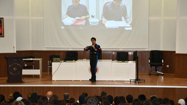 Astronot Tuva Cihangir Atasever, Kırıkkale'de öğrencilerle buluştu