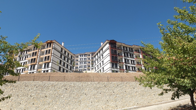 Keban'da "ilk evim ilk iş yerim" projesi kapsamında yapılan konutlar teslim edildi