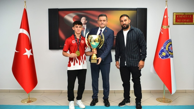 Dünya şampiyon Hamza Eren Göksu, Kastamonu Emniyet Müdürünü ziyaret etti