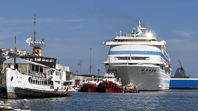"Astoria Grande" kruvaziyeri Samsun Limanı'na demirledi