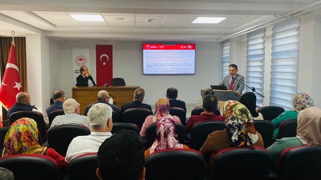Bartın'da çiftçilere "TARSİM ve Örtüaltı Sebze Yetiştiriciliği" eğitimi verildi