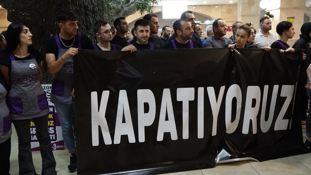 Aynı kata rakip firma gelince zincir market AVM'ye tepki olarak şubesini kapattı