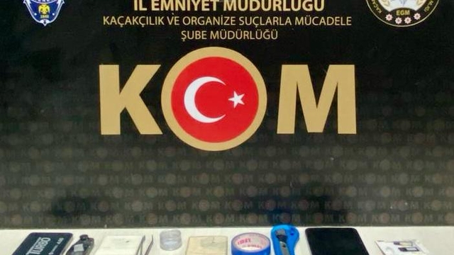 Kars'ta ehliyet sınavında kopya çeken kişi ile yardım aldığı şüpheli yakalandı