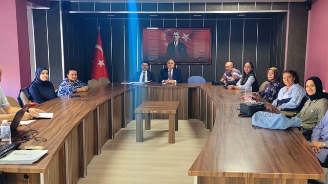 Gümüşhacıköy'de sınıf öğretmenleriyle yeni müfredat toplantısı yapıldı