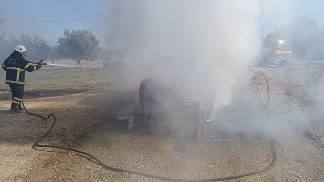 Adana'da kamyonet yangını söndürüldü
