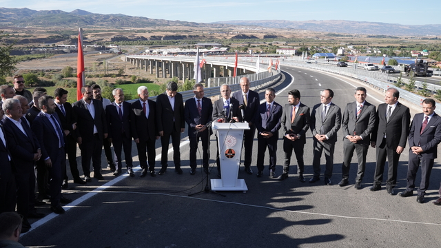 Bakan Uraloğlu, Bingöl'de Genç Viyadüğü'nde incelemelerde bulundu: