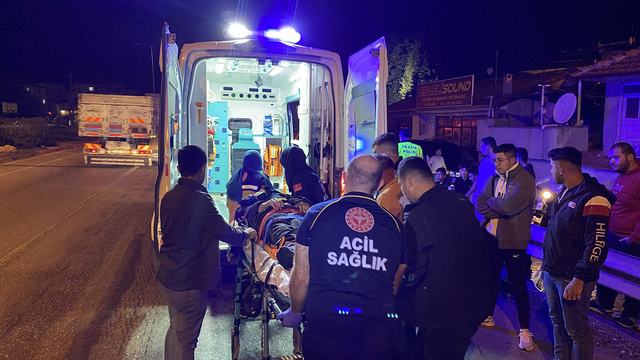 Manisa'da iki motosiklet çarpıştı; 2 arkadaş yaralandı