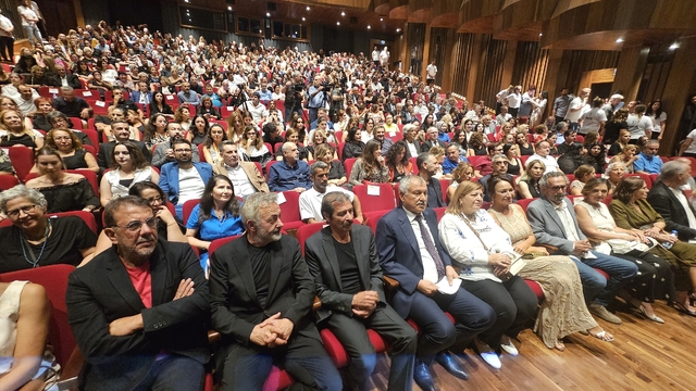 Altın Koza'da Demet Akbağ ve Uğur Polat'a 'Onur Ödülü'