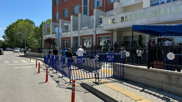 Çocuğunu fuhşa sürüklediği iddiasıyla yargılanan anne ve 3 sanık, mahkemede eski ifadelerini reddetti