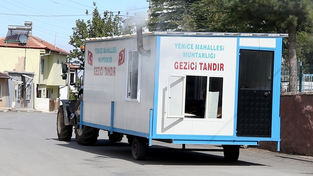 İmece usulü yufka yapma kültürünü "gezici" tandırda yaşatıyorlar