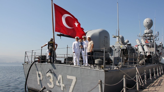TCG Fırtına hücumbotu, Kocaeli'de ziyarete açıldı