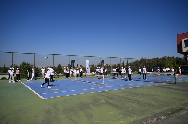 Edirne'de üniversite öğrencileri, Avrupa Spor Haftası kapsamında pickleball oynadı