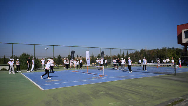 Edirne'de üniversite öğrencileri, Avrupa Spor Haftası kapsamında pickleball oynadı