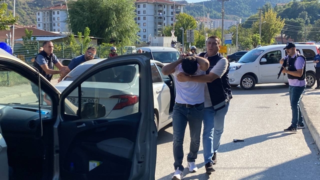 Karabük'te polis memurları gasp tatbikatı düzenledi