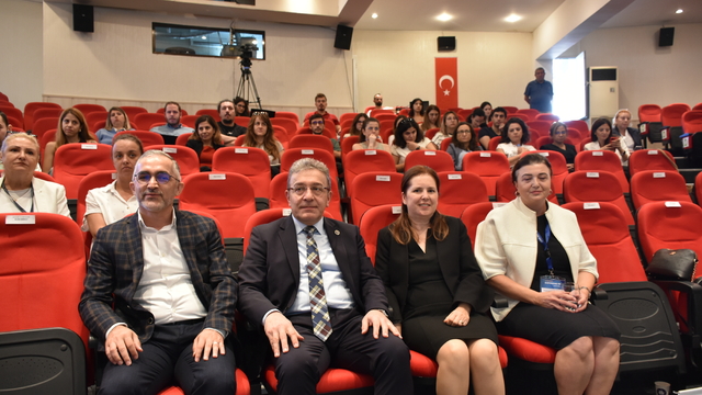 İzmir'de iklim değişikliği, çevre ve halk sağlığı sempozyumu düzenlendi